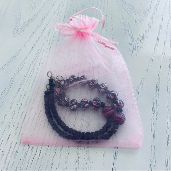 Black and pink necklace - Picture 5 of 5